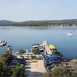 1 Bedroom Gorgeous In