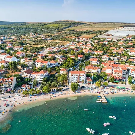 1 Bedroom Gorgeous In * Turanj